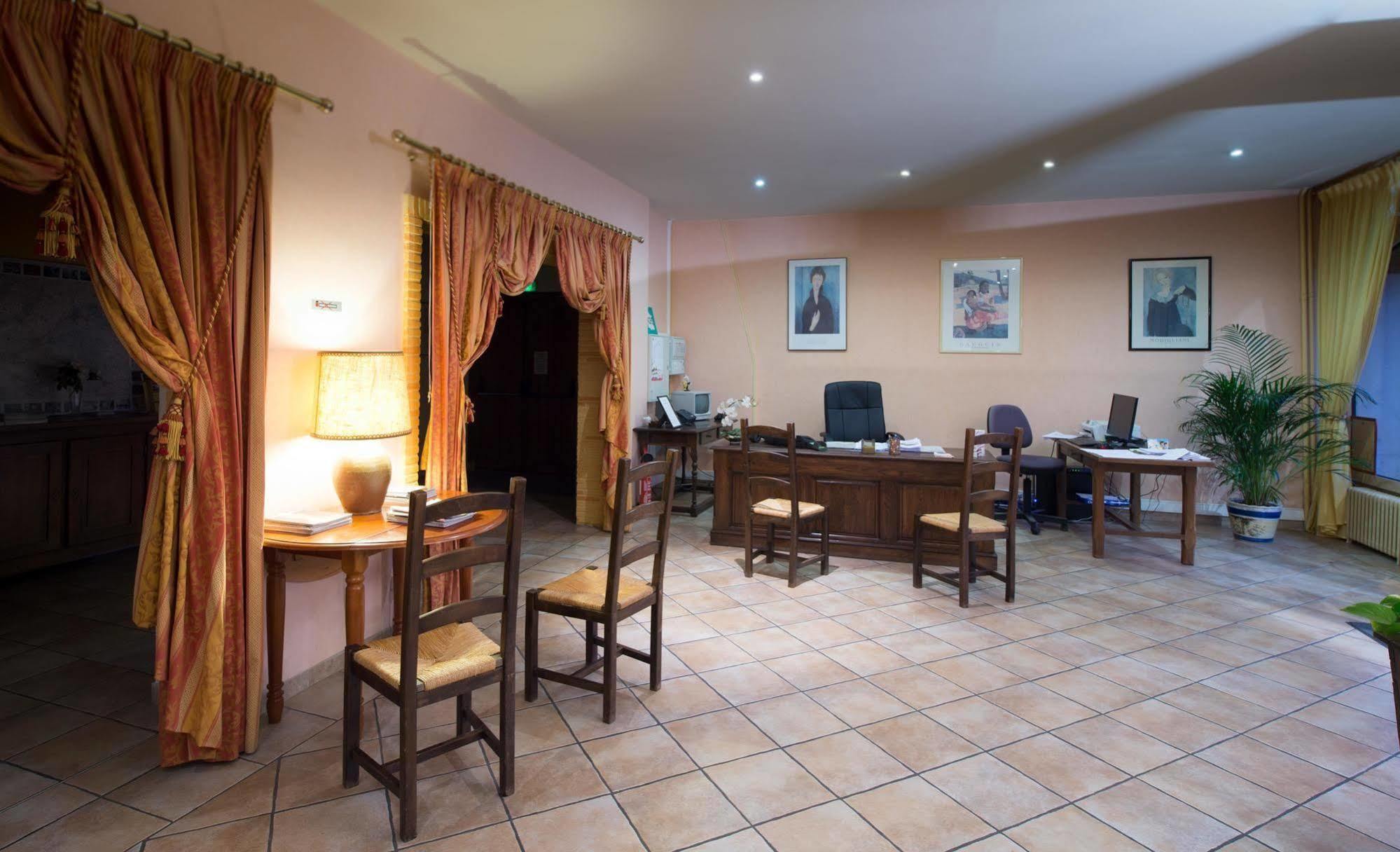 Anne De Beaujeu Hotel Gien Exterior foto